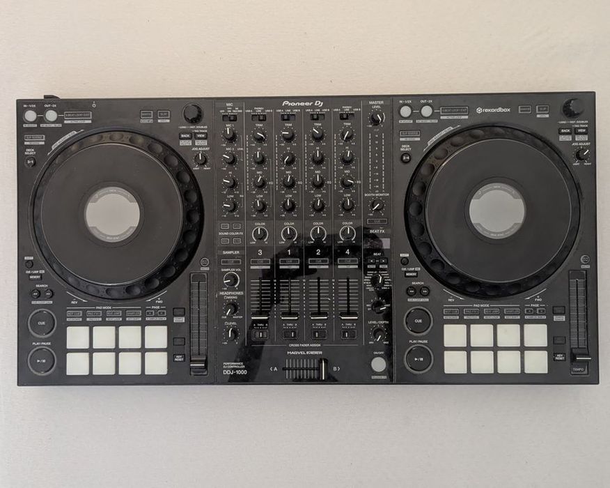 DDJ-1000 Pioneer DJ контролер + калъф за носене