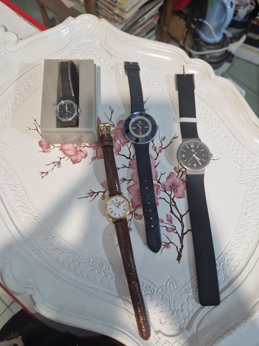 Продам женские часы