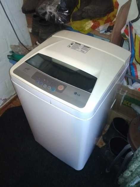 Продам машинку LG