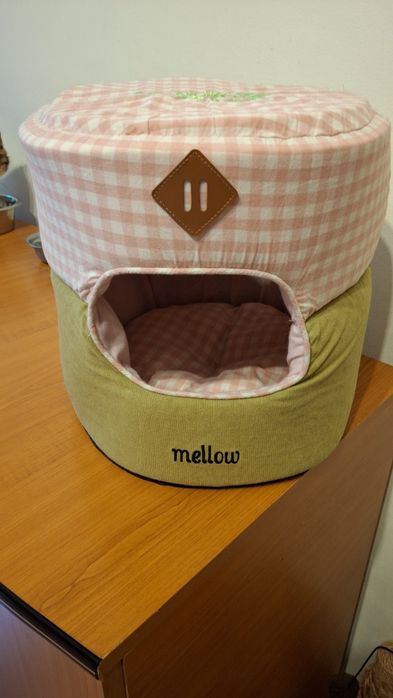 Iglu/ coșuleț pisici și hăinuțe căței