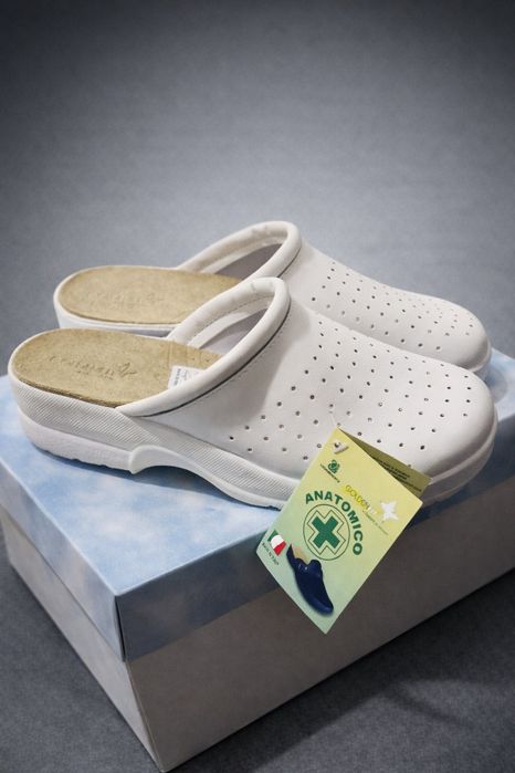 Анатомични дамски чехли – бели | комфорт и антислип подметка.