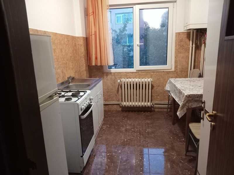 Închiriez apartament cu 2 camere în Podu Roș, Iași