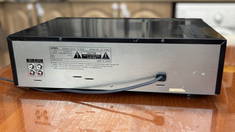 Продавам касетен дек  Aiwa AD-F880