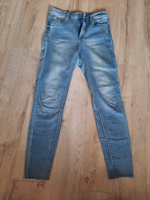 Blugi Stradivarius, mărimea 40