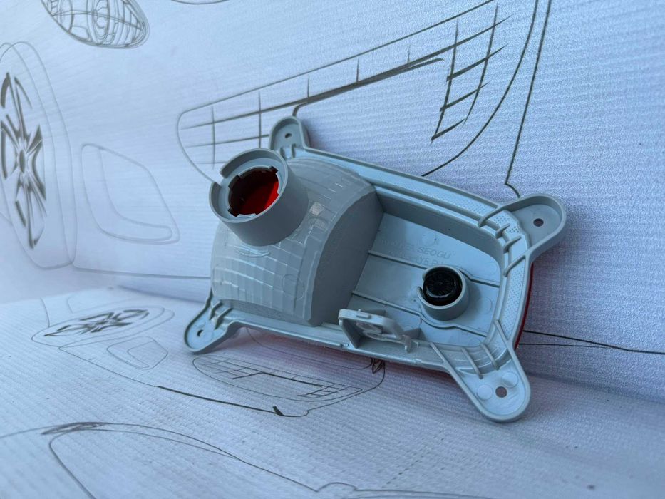 Lampă Ceață Bara Spate Dreapta Kia Picanto 2 2014 / 2011-2017 / Cod OEM 924061Y5 (5C2)
