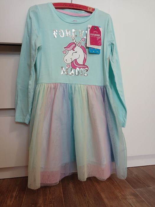 Продам новое детское платье 122 размера