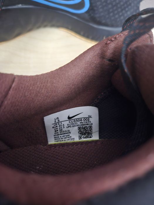 Кроссовки Nike оригинал размер 40