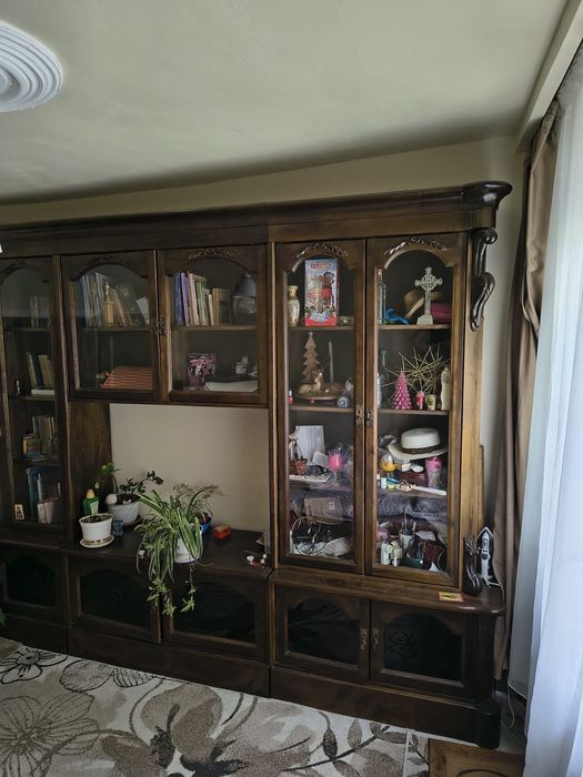 Biblioteca nuc masiv realizată la comandă