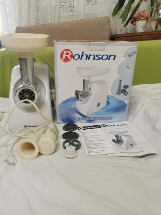 Masina de tocat Rohnson stare foarte buna cu accesorii