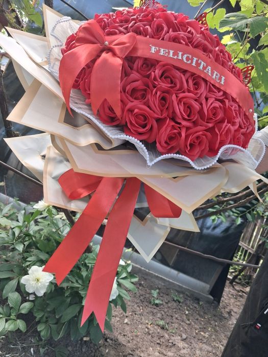 Buchet 101 trandafiri