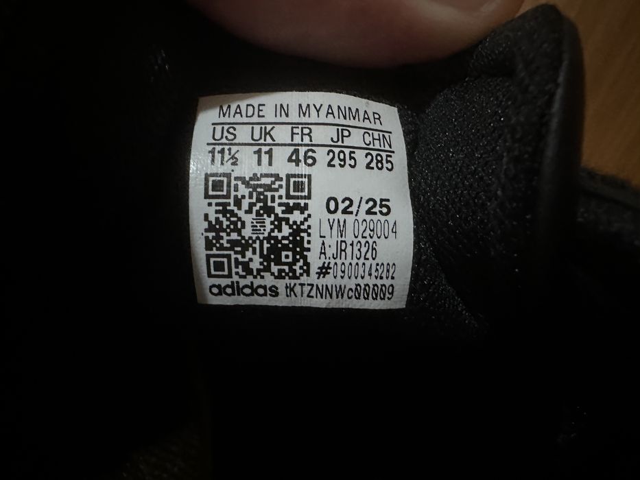 Обувки Adidas 46 номер - отговаря на 45