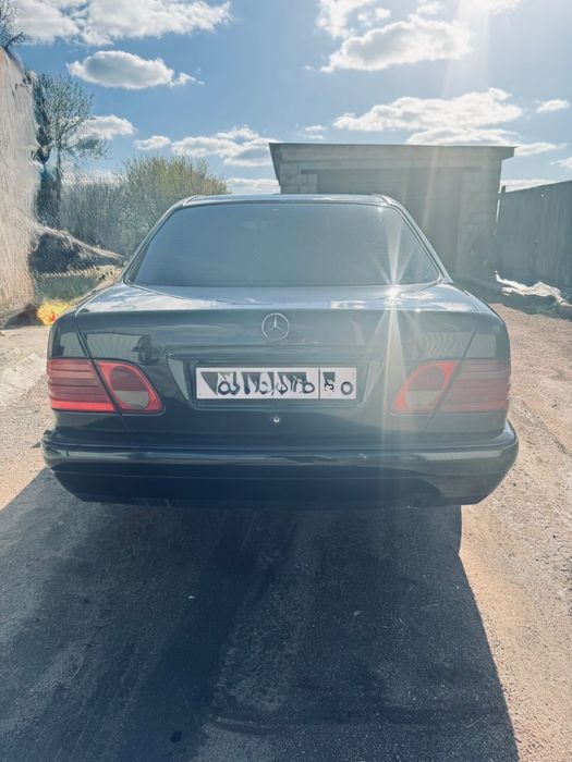 Продам мерседес-Бэнз Е200, 1999 года