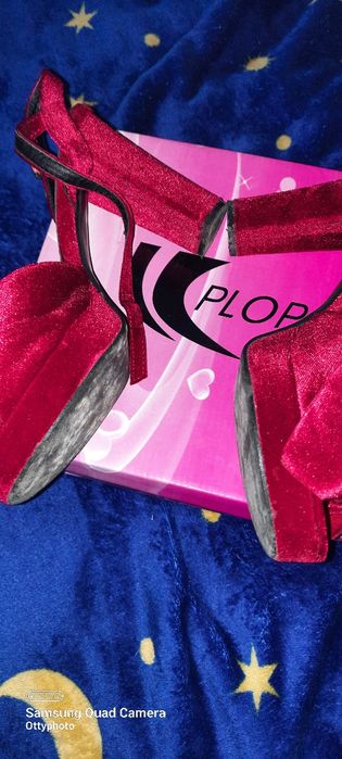 Sandale cu toc inalt