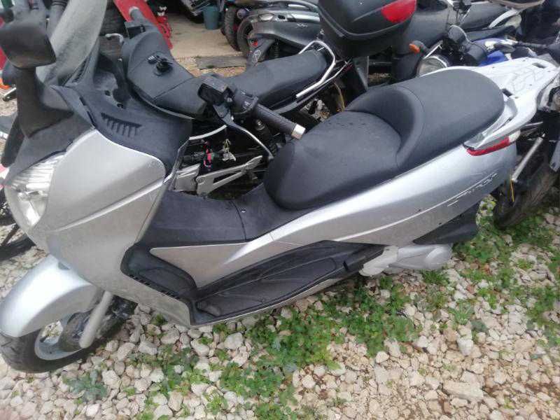 продавам мотор на части   honda fes 125k