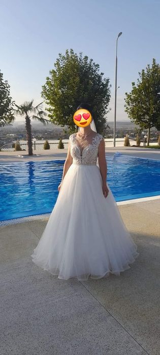 Rochie mireasa cu voal si cerc