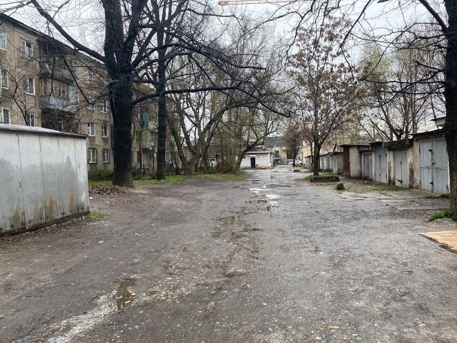 Гараж сатылады.