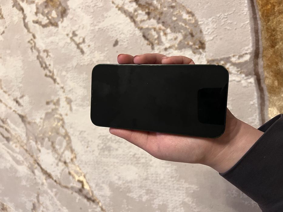 Айфон 13 в хорошем состоянии