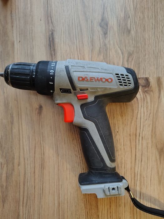 Акумулаторен винтоверт Daewoo