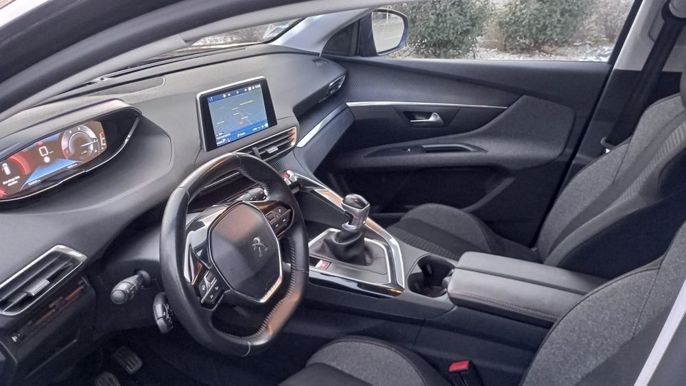Peugeot 3008/ 2019 / 1.5 BlueHdi/ 131 cp/Line asisst /Navi/ Led/
