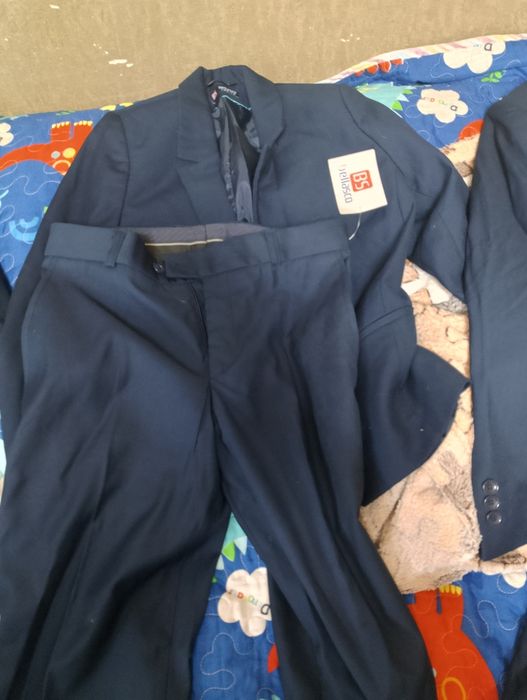 Продам  школьную форму  для мальчиков