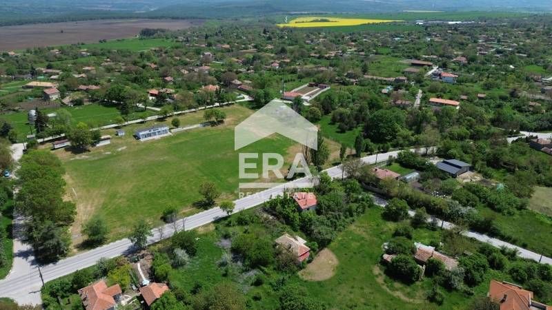 Ексклузивен урегулиран поземлен имот за продажба, с двуетажна къща, то