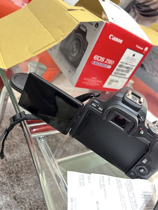 Canon 250d cu obiectiv 18-55mm,ca nou