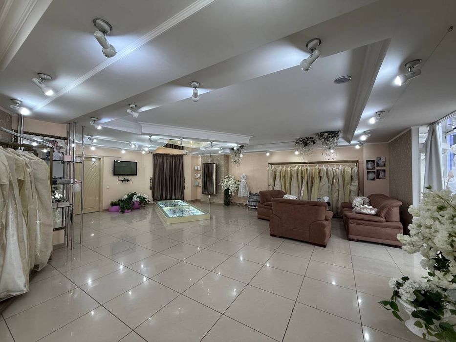 Улица Амира Темура! Продаётся готовый бизнес, дилер бренда SanPatrick