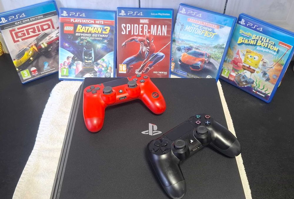 Pachet complet PlayStation 4 Pro 1TB + 2 Manete + 5 Jocuri (Pregătit de joacă)