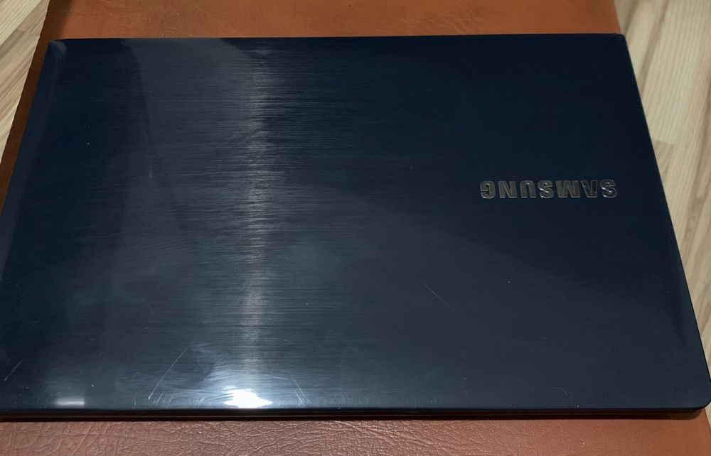 Ноутбук Самсунг продам бу без виндовс