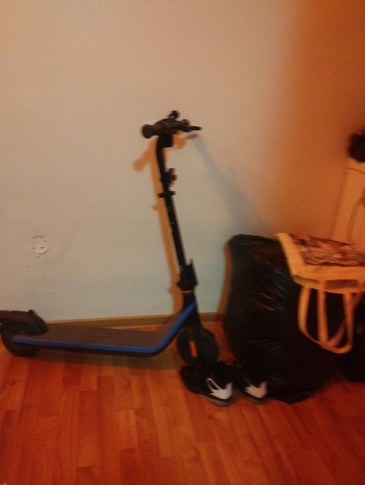 Vând trotineta electrica NINEBOT eKickScooter C2 Pro, 7 inch, negru-albastru
4.40
(5 recenzii)
