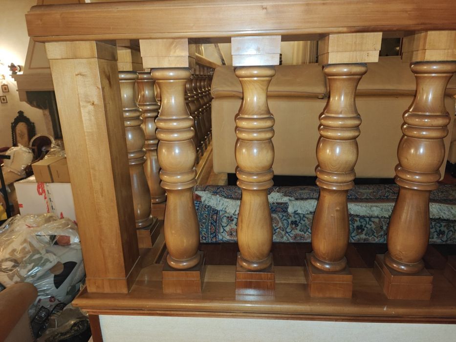 Продавам солиден дървен парапет