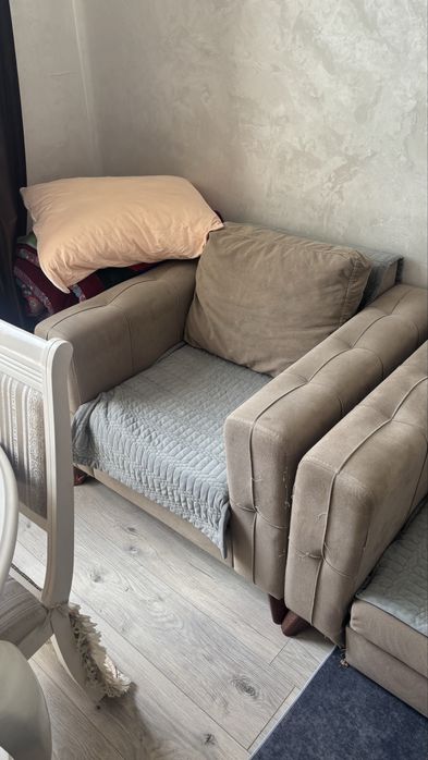 продам большой диван + 2 кресла