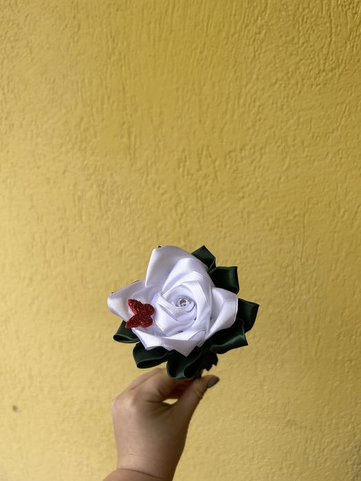 Flori făcute manual