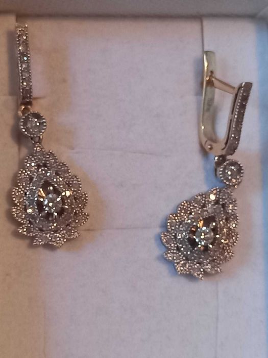 Продам золотые серьги