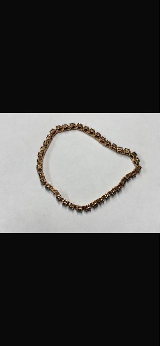 Brățara de  aur cu diamante negre