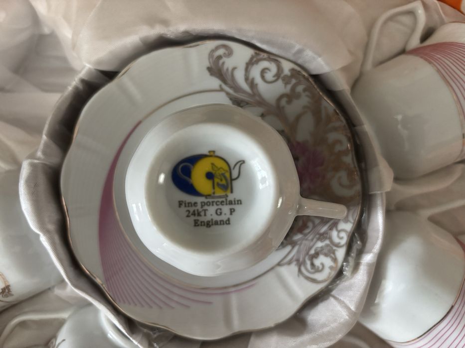 Продавам порцеланов сервиз за кафе - 4 броя