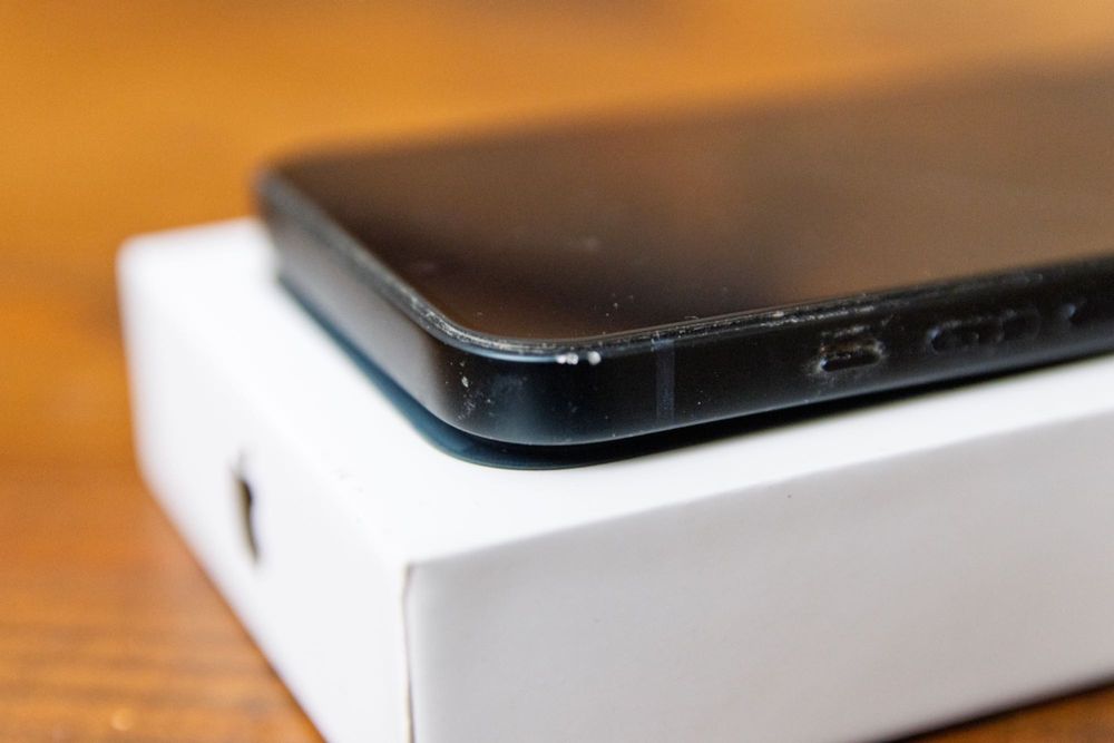 Telefon Apple iPhone 13 Midnight 128GB + HUSE