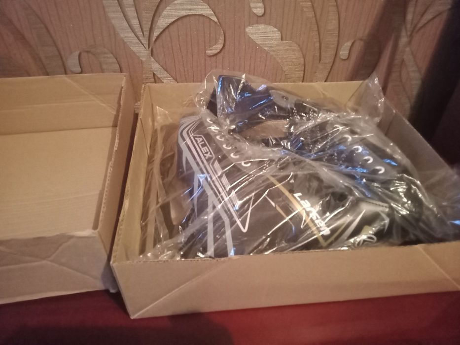 Продам коньки новые