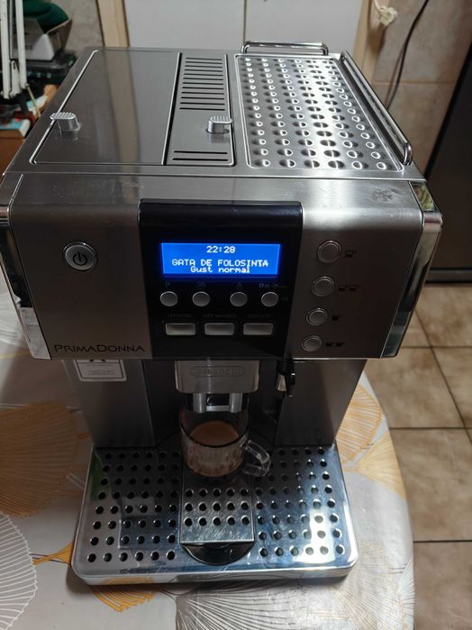 De vanzare Espressor automat De'Longhi PrimaDonna