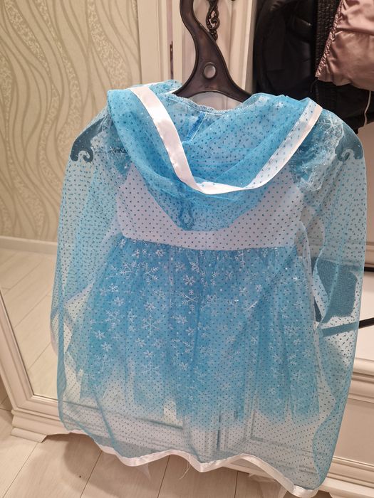 Продам платье снежинки