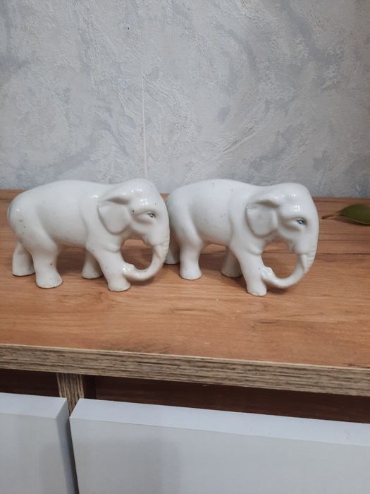 Фарфоровые    Статуэтка.