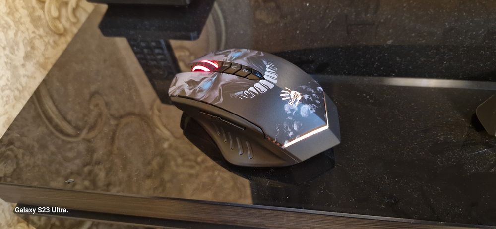 Bloody 80 мишка сотилади.