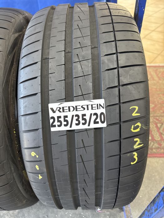 255/35/20 Vredestein 2023
