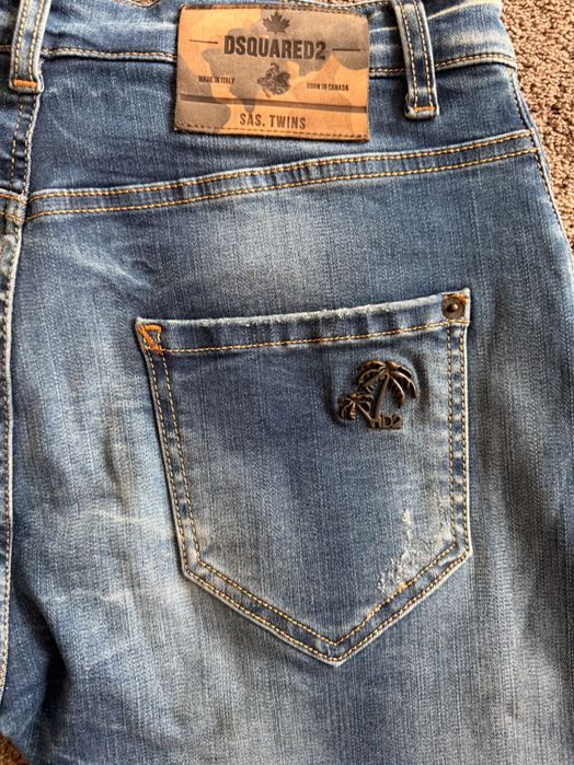 Blugi Dsquared2 mărimea 44