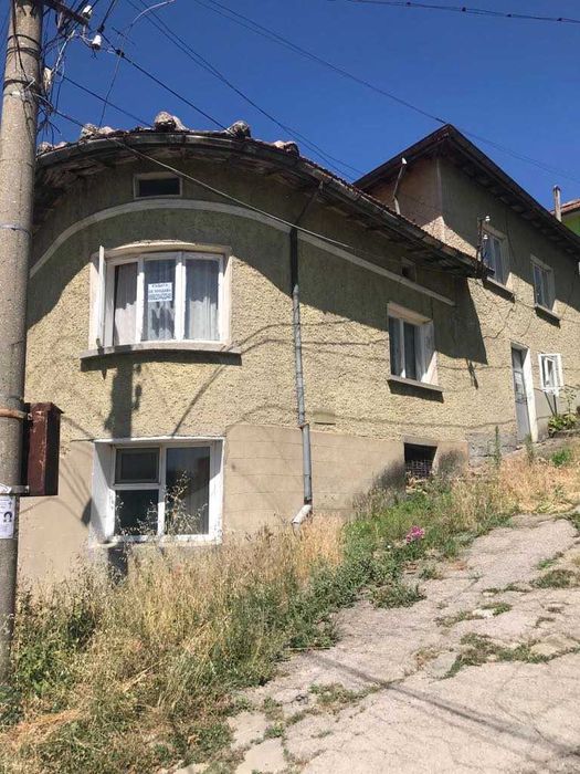 Продава се Къща в Омуртаг - 170 кв.м за 300 €/кв.м - Снимка #2