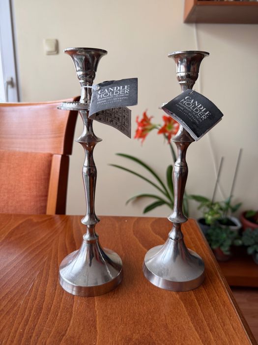 Два метални свещника
