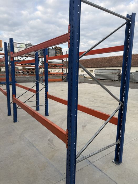Raft metalic pentru depozitare