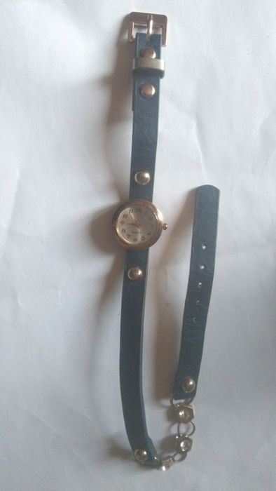 Наручные кварцевые часы