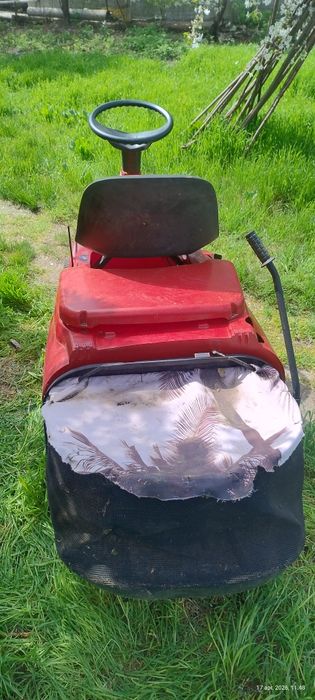Vând Tractoraș de tuns iarba