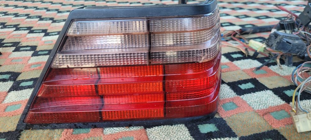 Продется правая фара мерседес 124 малина